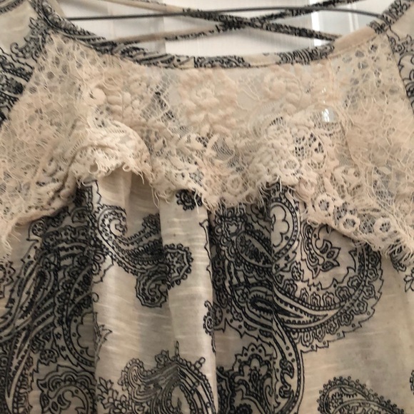 Black and cream color lace t shirt - Picture 3 of 5